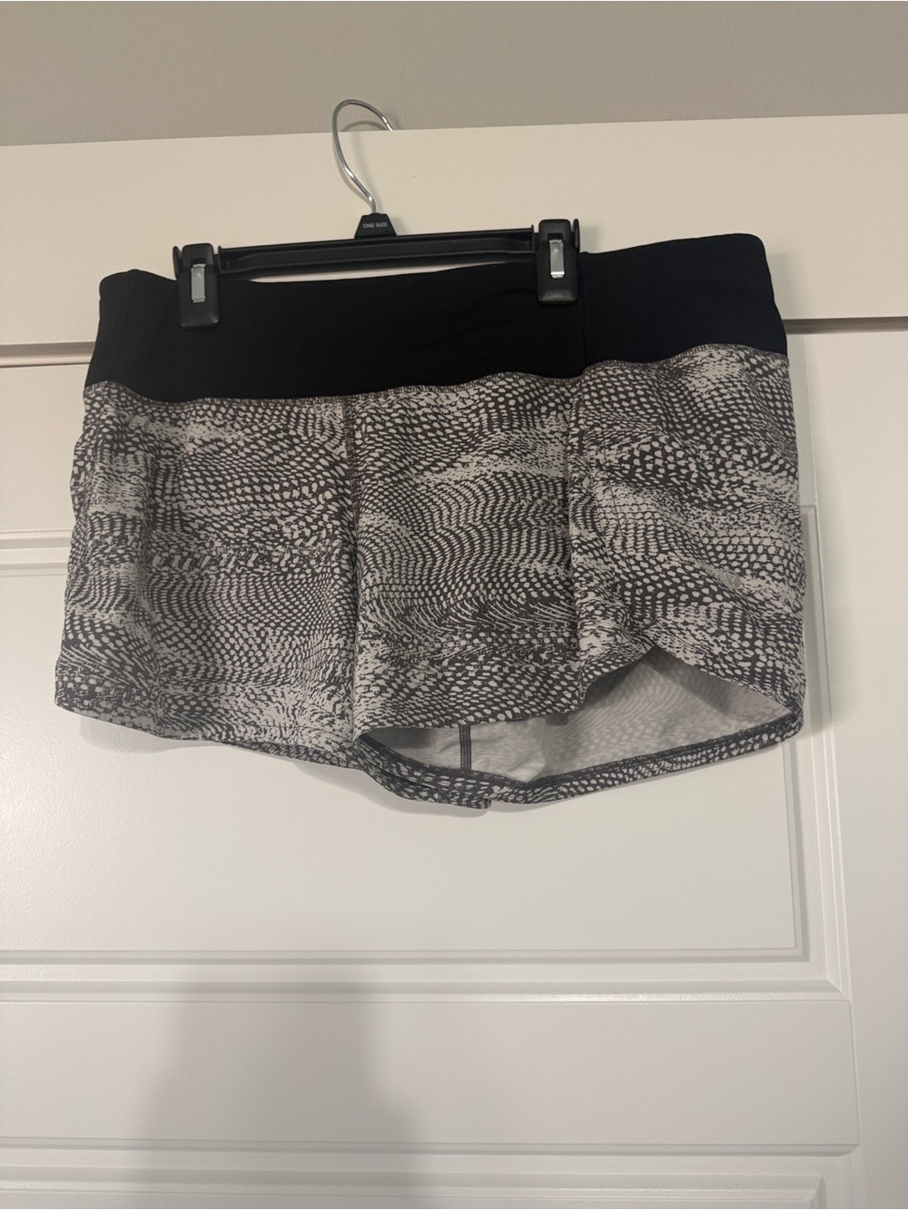 lululemon athletica Black & Gray Snake-Print Athletic Shorts